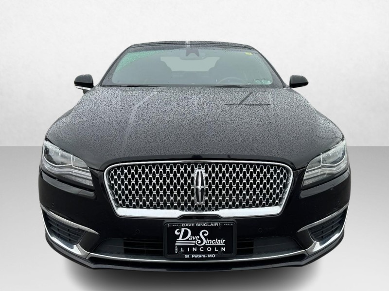 Lincoln MKZ Vehicle Full-screen Gallery Image 02