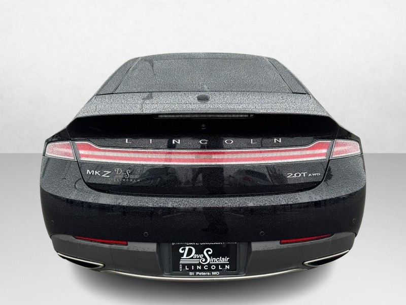 Lincoln MKZ Vehicle Full-screen Gallery Image 06