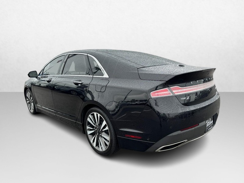 Lincoln MKZ Vehicle Full-screen Gallery Image 07