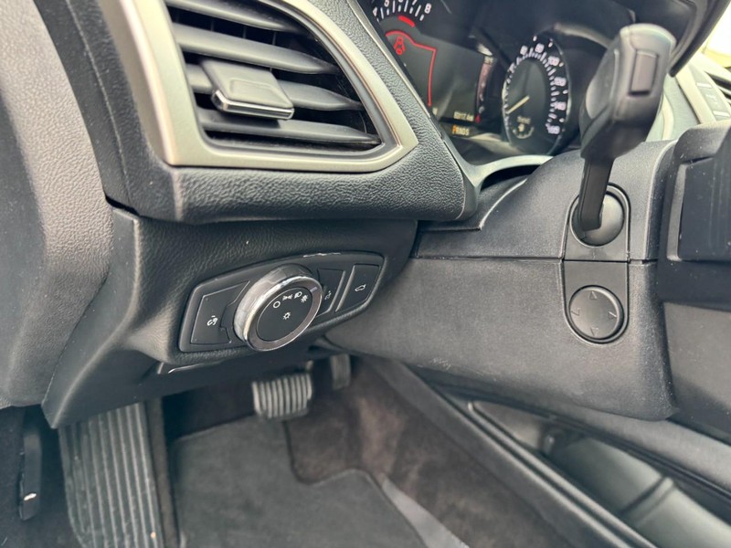 Lincoln MKZ Vehicle Full-screen Gallery Image 14