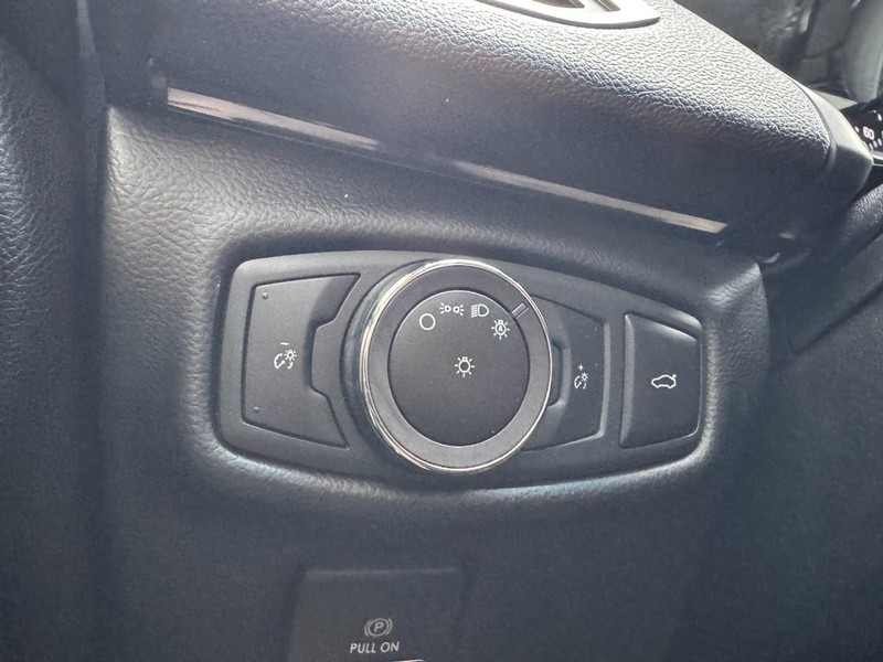 Lincoln MKZ Vehicle Full-screen Gallery Image 22