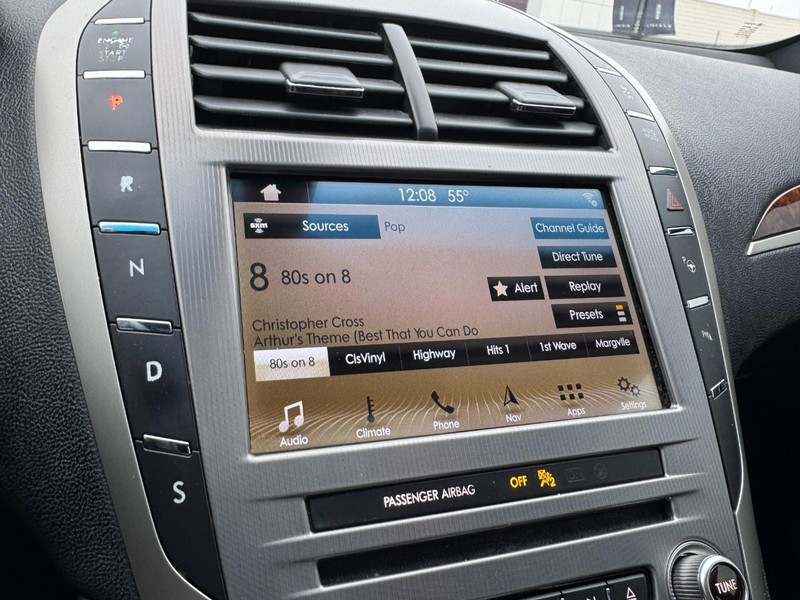 Lincoln MKZ Vehicle Full-screen Gallery Image 23