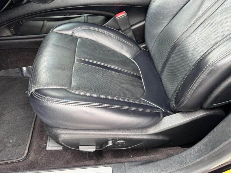 Lincoln MKZ Vehicle Full-screen Gallery Image 26