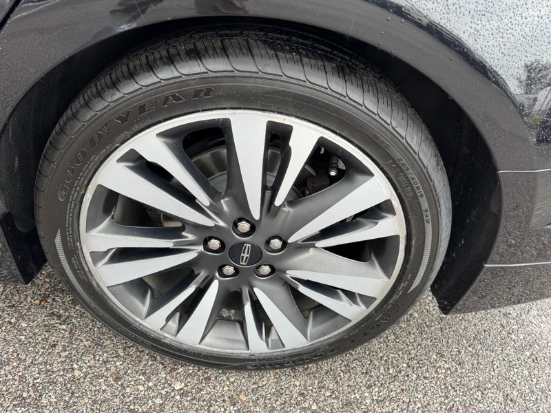 Lincoln MKZ Vehicle Full-screen Gallery Image 27