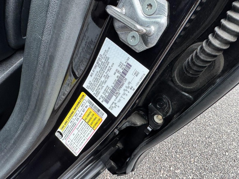 Lincoln MKZ Vehicle Full-screen Gallery Image 28