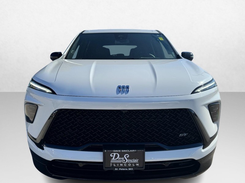 Buick Enclave Vehicle Full-screen Gallery Image 02