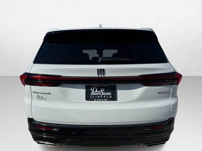 Buick Enclave Vehicle Full-screen Gallery Image 06