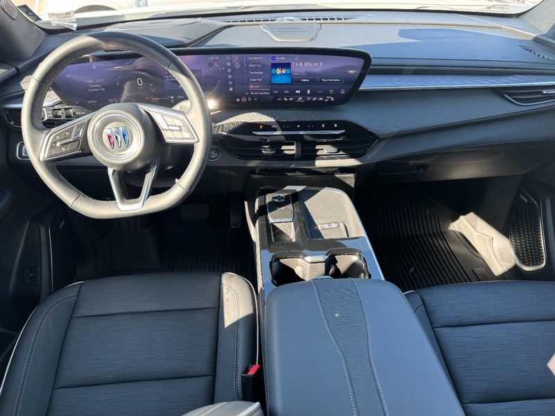 Buick Enclave Vehicle Full-screen Gallery Image 09