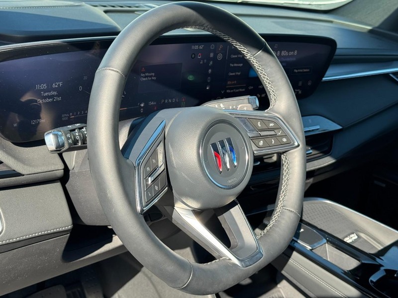 Buick Enclave Vehicle Full-screen Gallery Image 15