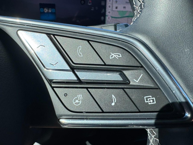 Buick Enclave Vehicle Full-screen Gallery Image 19