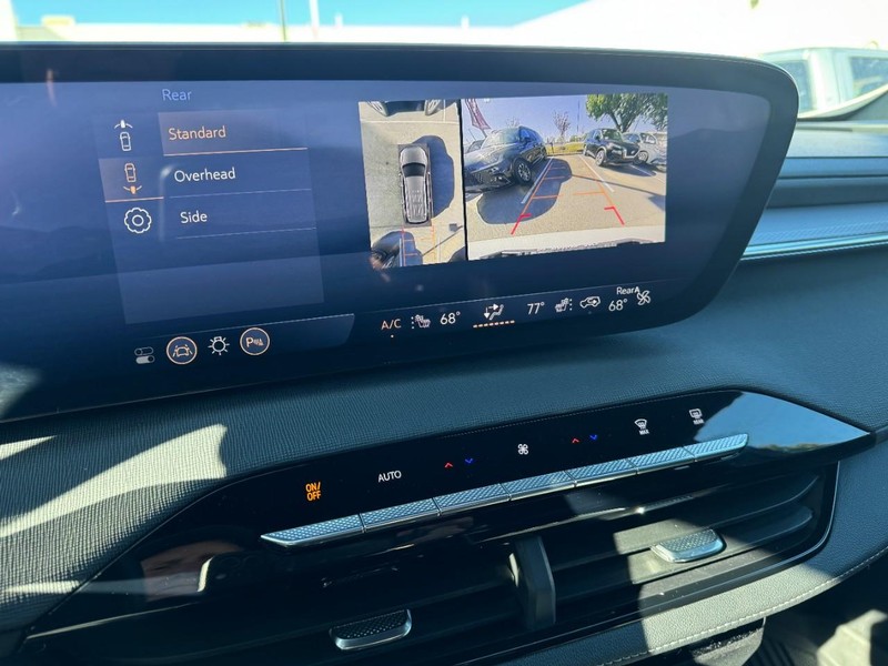 Buick Enclave Vehicle Full-screen Gallery Image 24