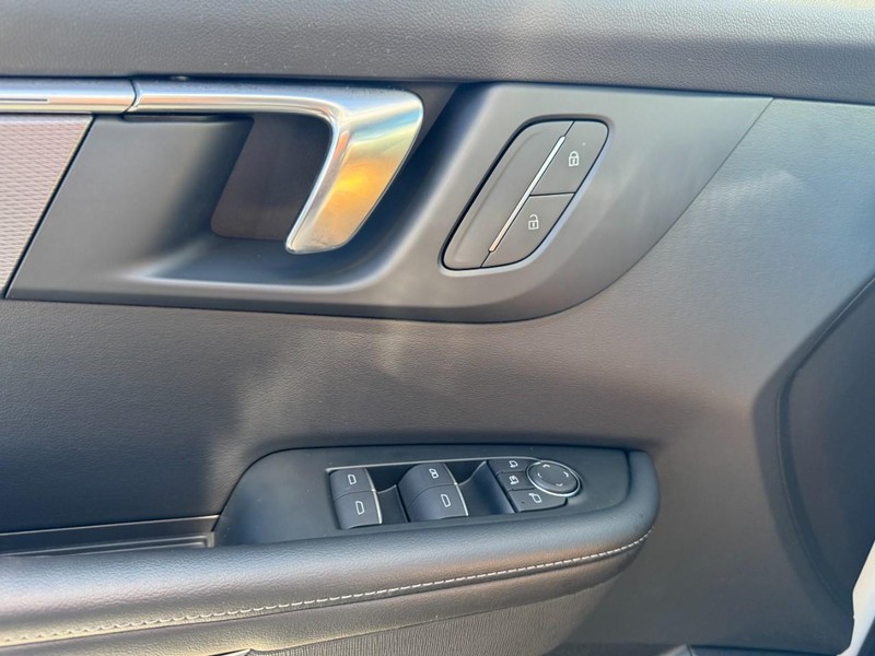 Buick Enclave Vehicle Full-screen Gallery Image 25