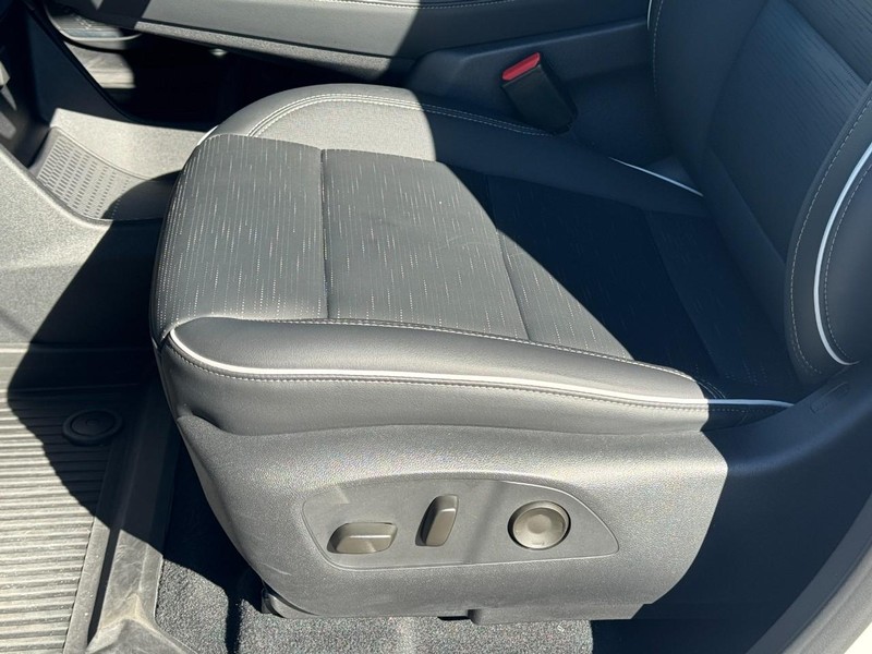 Buick Enclave Vehicle Full-screen Gallery Image 26