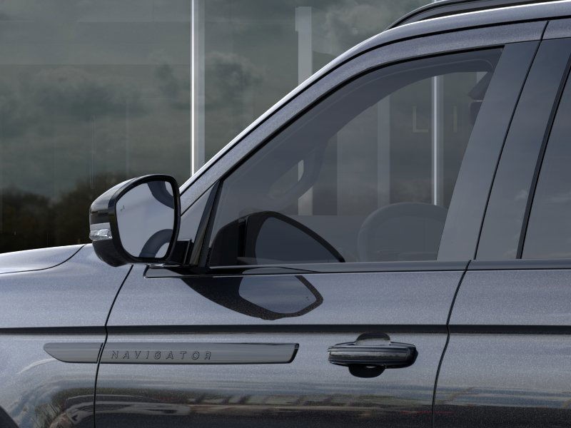 Lincoln Navigator L Vehicle Full-screen Gallery Image 20