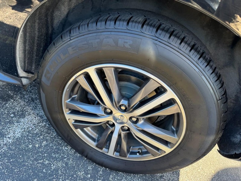 INFINITI QX60 Vehicle Full-screen Gallery Image 04