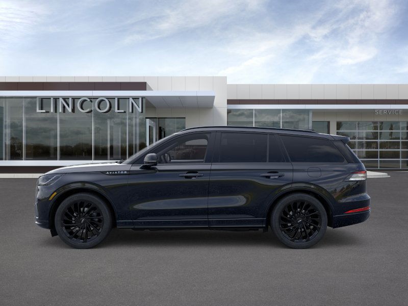 Lincoln Aviator Vehicle Full-screen Gallery Image 03
