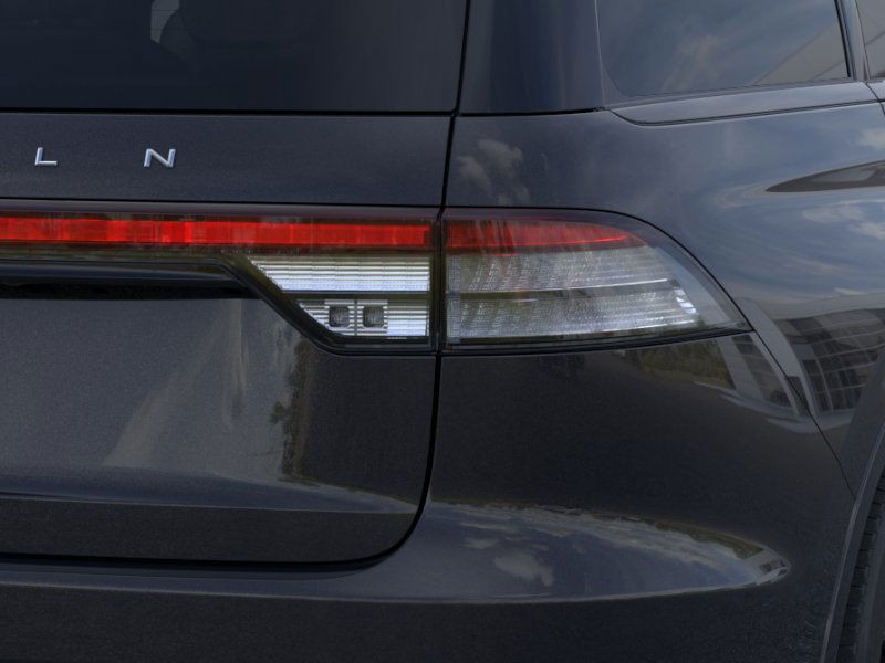 Lincoln Aviator Vehicle Full-screen Gallery Image 21