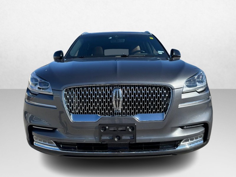 Lincoln Aviator Vehicle Full-screen Gallery Image 02