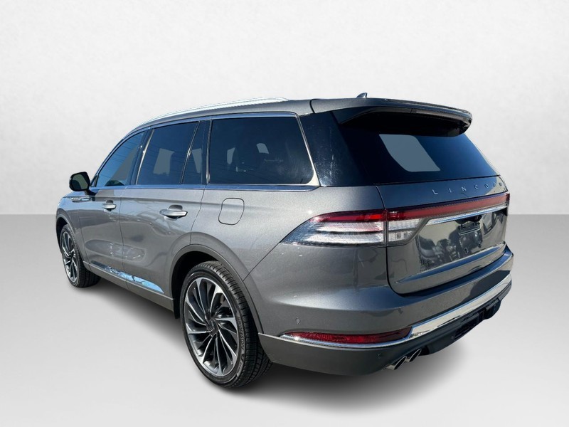 Lincoln Aviator Vehicle Full-screen Gallery Image 07