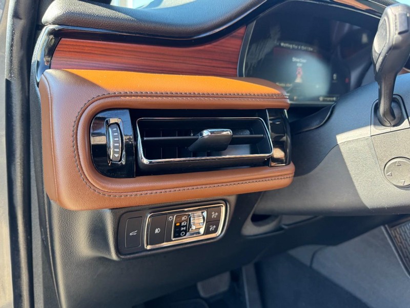 Lincoln Aviator Vehicle Full-screen Gallery Image 14