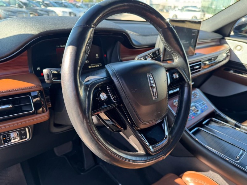 Lincoln Aviator Vehicle Full-screen Gallery Image 15