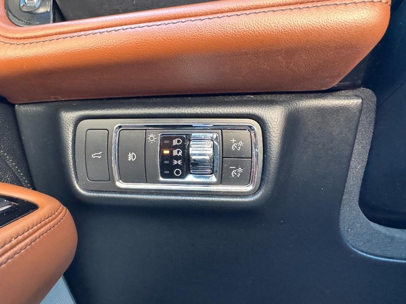 Lincoln Aviator Vehicle Full-screen Gallery Image 20