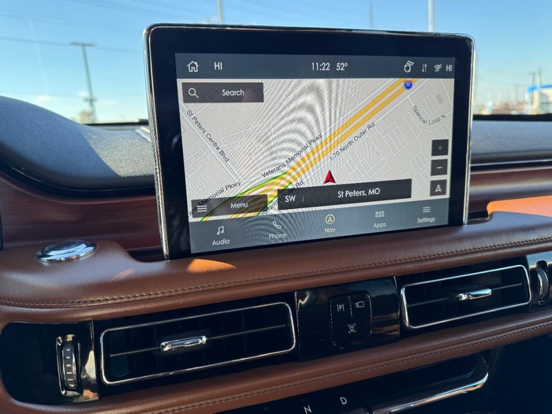 Lincoln Aviator Vehicle Full-screen Gallery Image 23