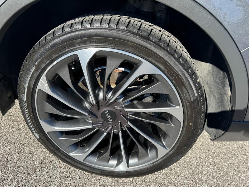 Lincoln Aviator Vehicle Full-screen Gallery Image 27