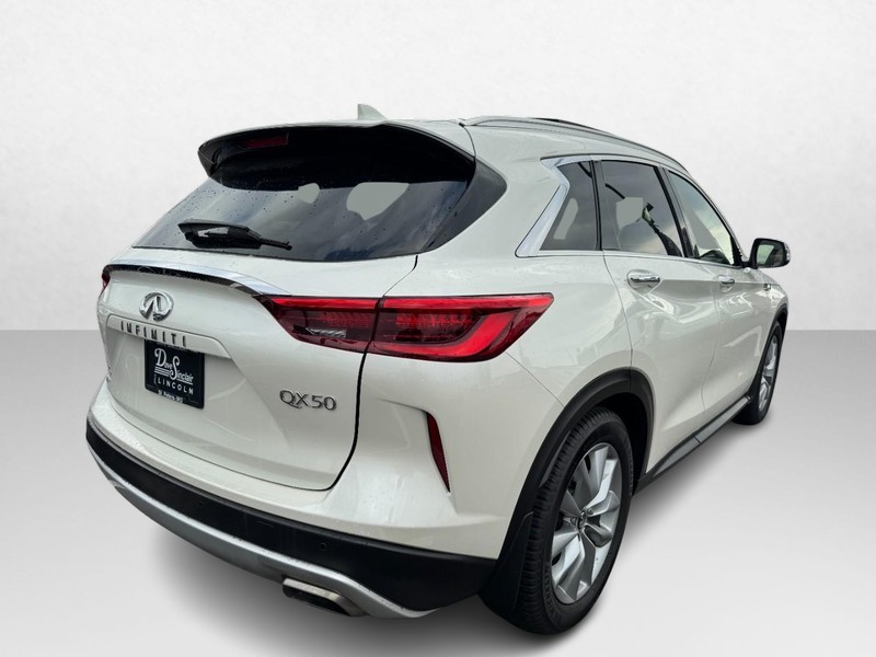 INFINITI QX50 Vehicle Full-screen Gallery Image 05