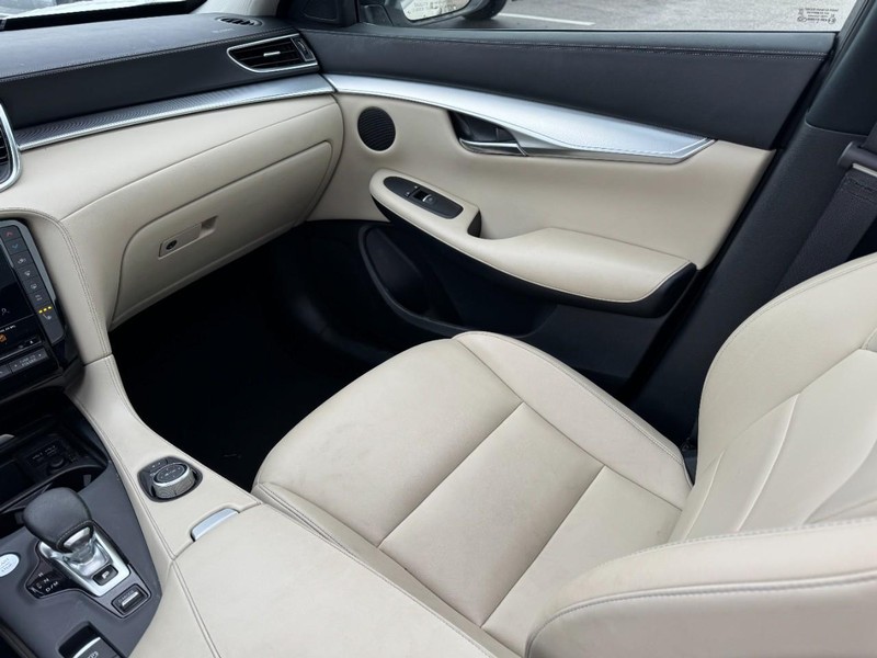 INFINITI QX50 Vehicle Full-screen Gallery Image 11