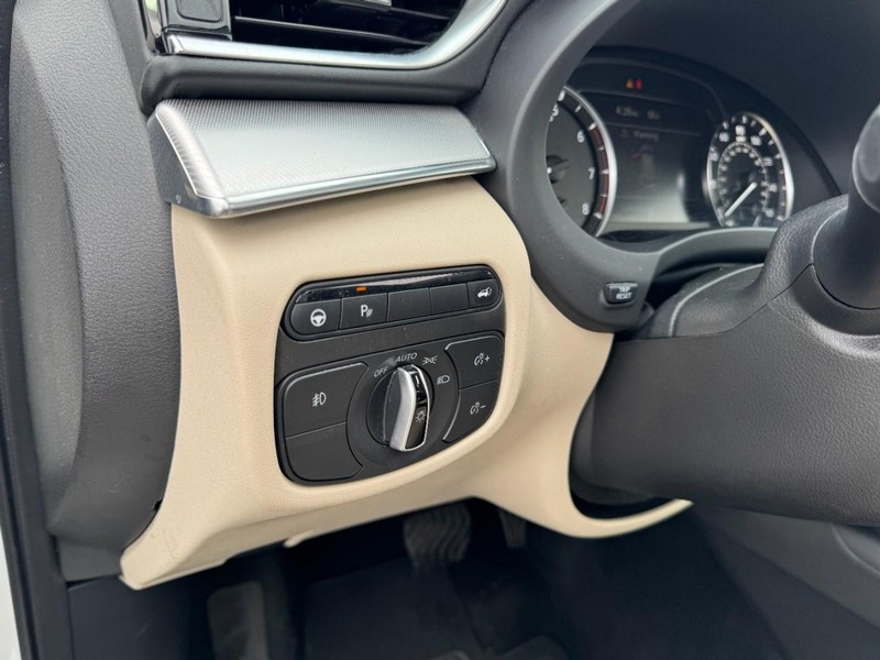 INFINITI QX50 Vehicle Full-screen Gallery Image 14