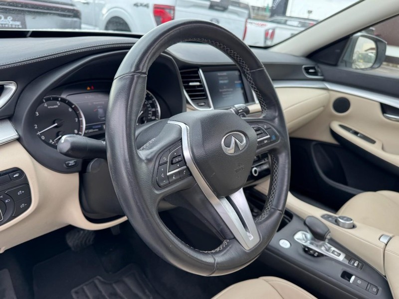 INFINITI QX50 Vehicle Full-screen Gallery Image 15