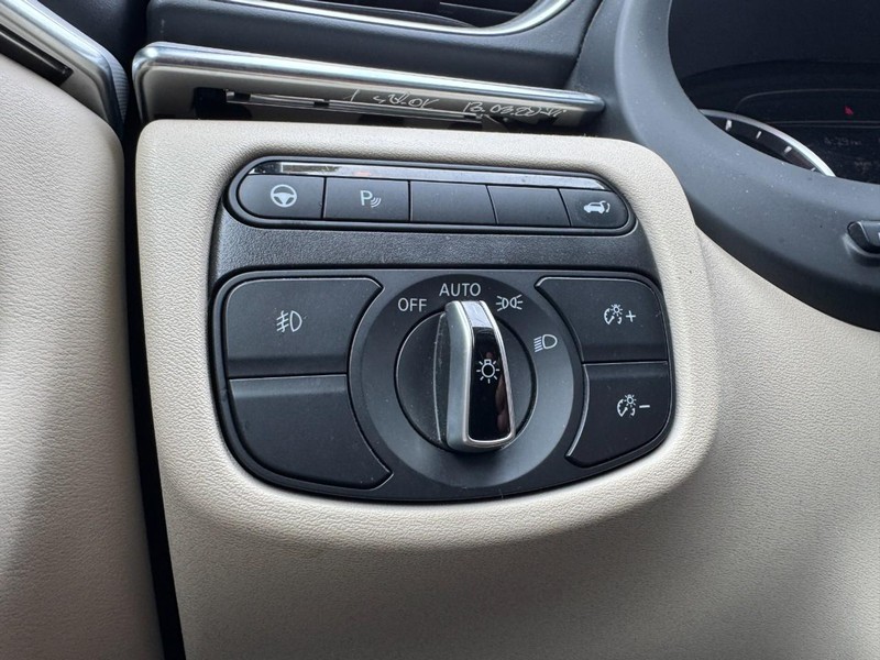 INFINITI QX50 Vehicle Full-screen Gallery Image 22