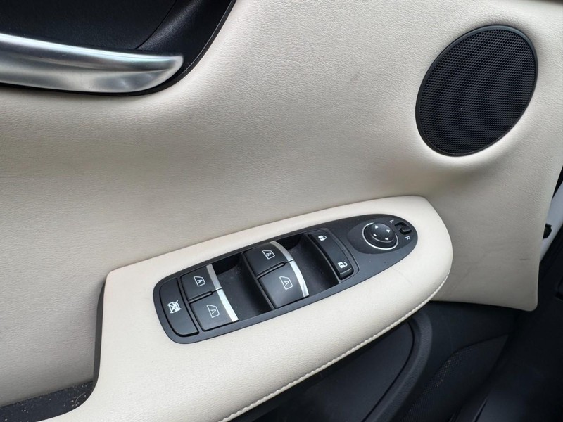 INFINITI QX50 Vehicle Full-screen Gallery Image 25