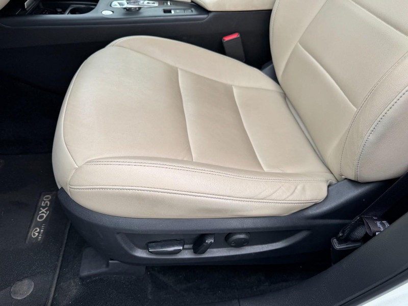 INFINITI QX50 Vehicle Full-screen Gallery Image 26