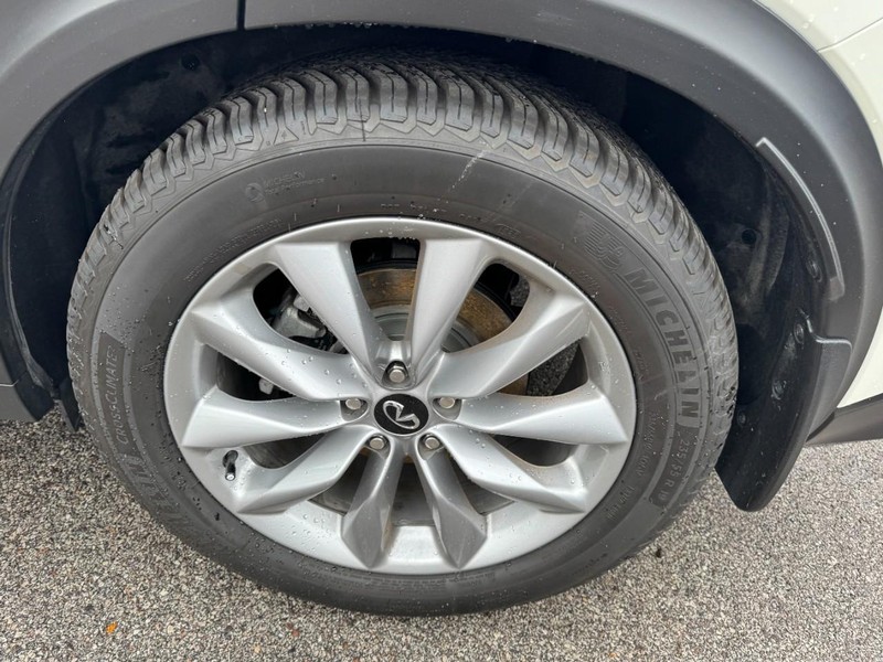 INFINITI QX50 Vehicle Full-screen Gallery Image 27