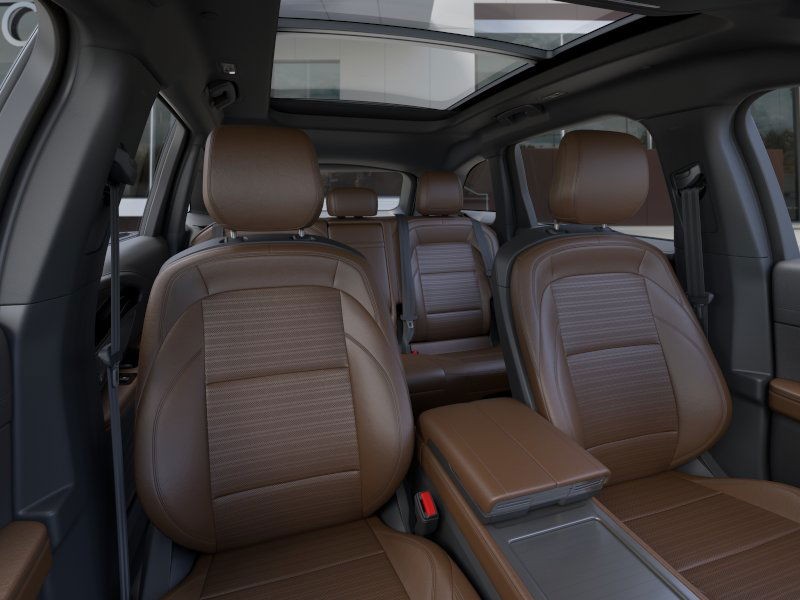 Lincoln Nautilus Vehicle Full-screen Gallery Image 10