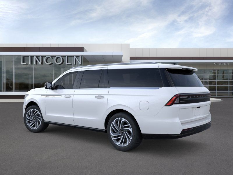 Lincoln Navigator L Vehicle Full-screen Gallery Image 04