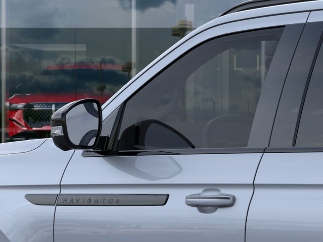 2025 Lincoln Navigator L Reserve thumbnail image 20