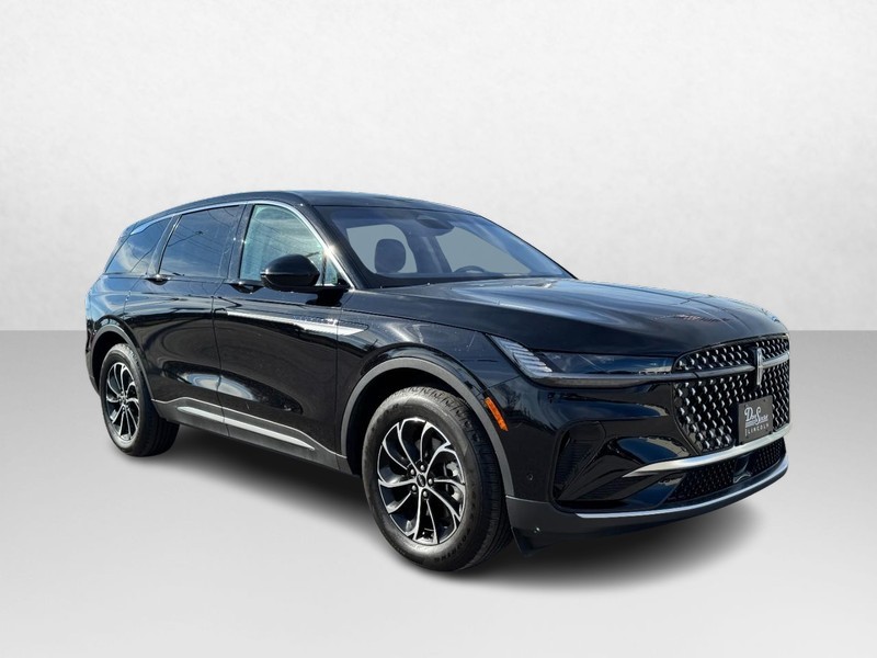 Lincoln Nautilus Vehicle Full-screen Gallery Image 03