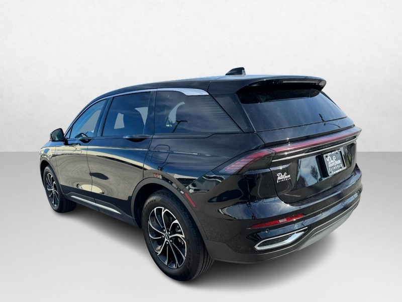 Lincoln Nautilus Vehicle Full-screen Gallery Image 07