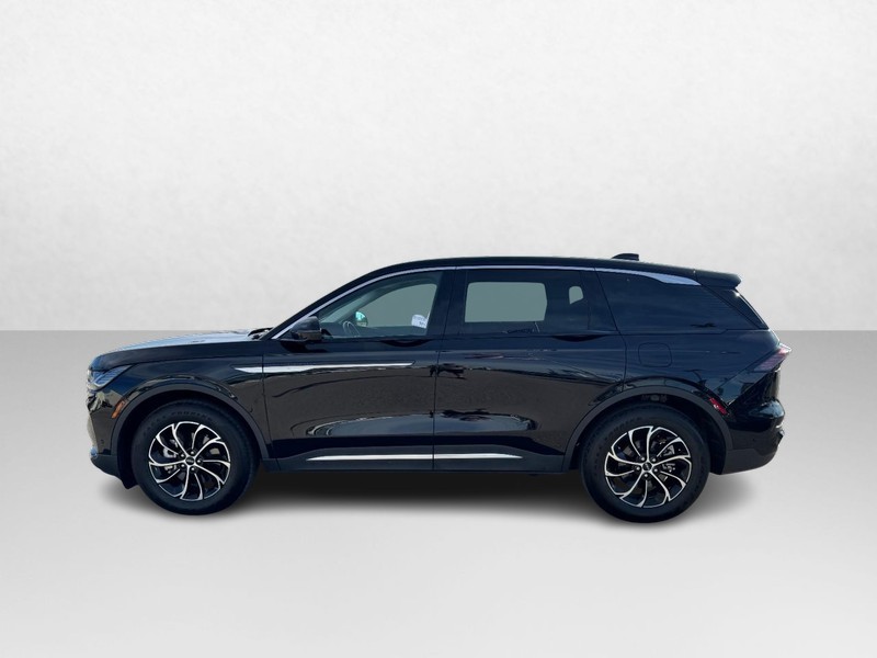 Lincoln Nautilus Vehicle Full-screen Gallery Image 08