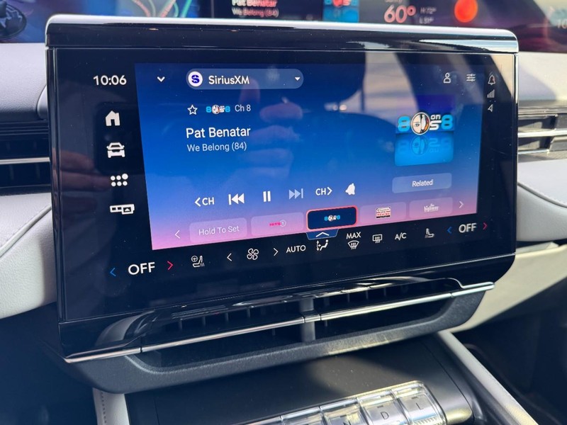 Lincoln Nautilus Vehicle Full-screen Gallery Image 16