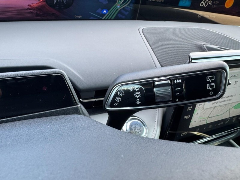 Lincoln Nautilus Vehicle Full-screen Gallery Image 21