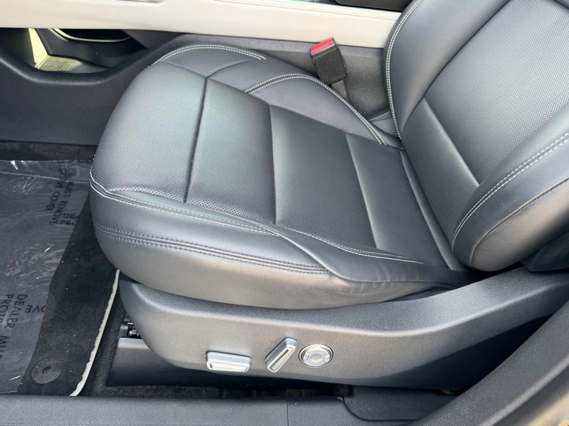 Lincoln Nautilus Vehicle Full-screen Gallery Image 26