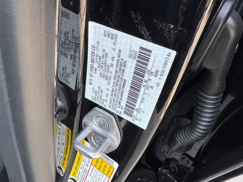 Lincoln Nautilus Vehicle Full-screen Gallery Image 28