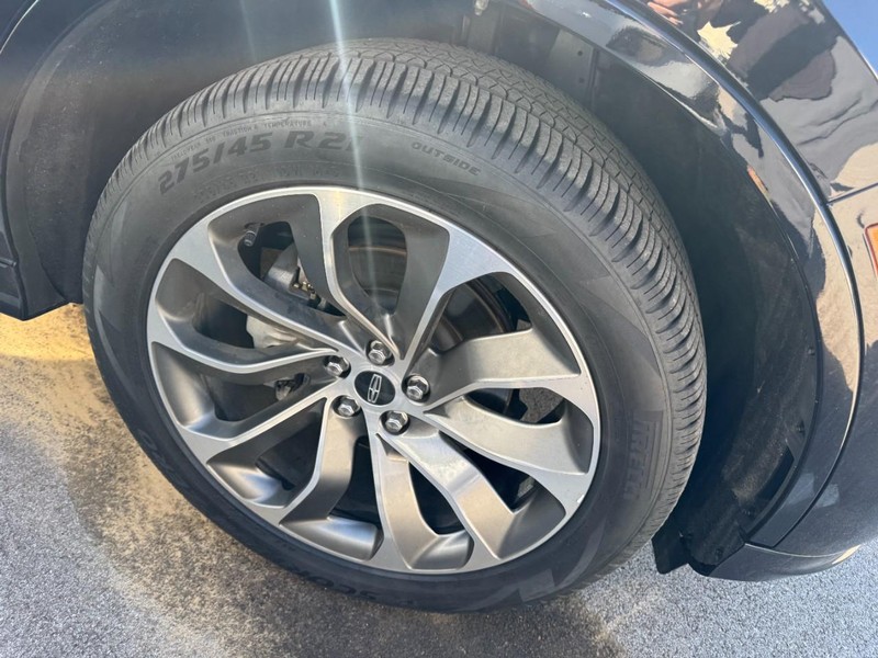 Lincoln Aviator Vehicle Full-screen Gallery Image 04