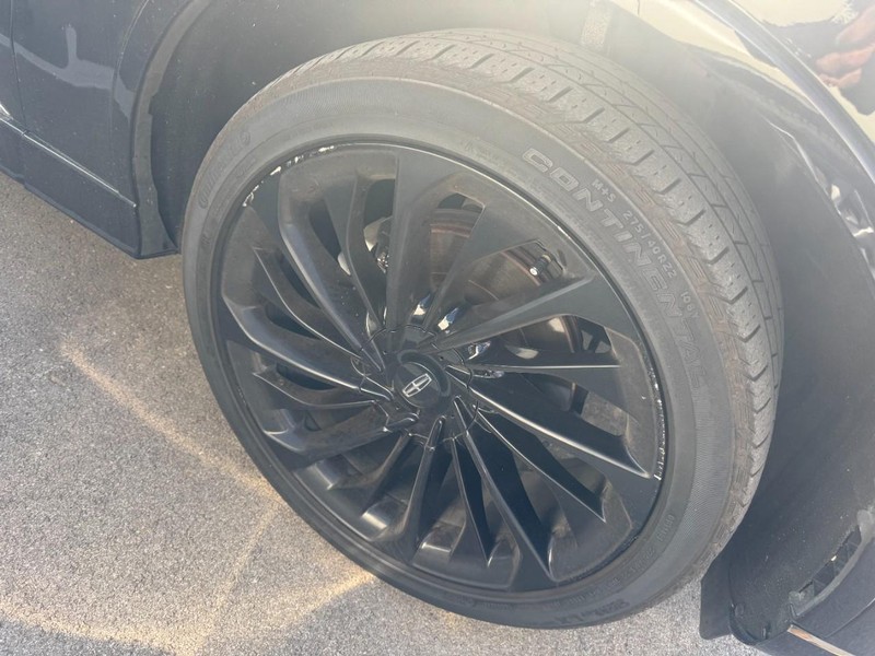 Lincoln Aviator Vehicle Full-screen Gallery Image 04