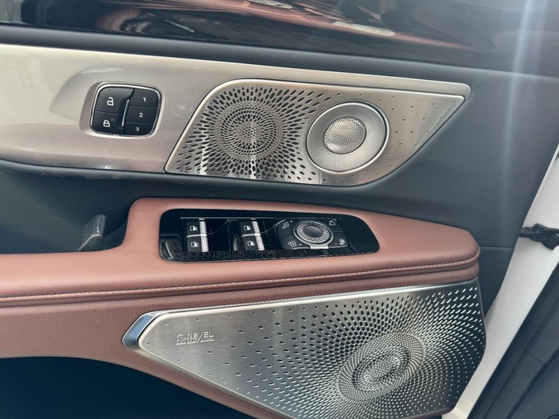 Lincoln Nautilus Vehicle Full-screen Gallery Image 25