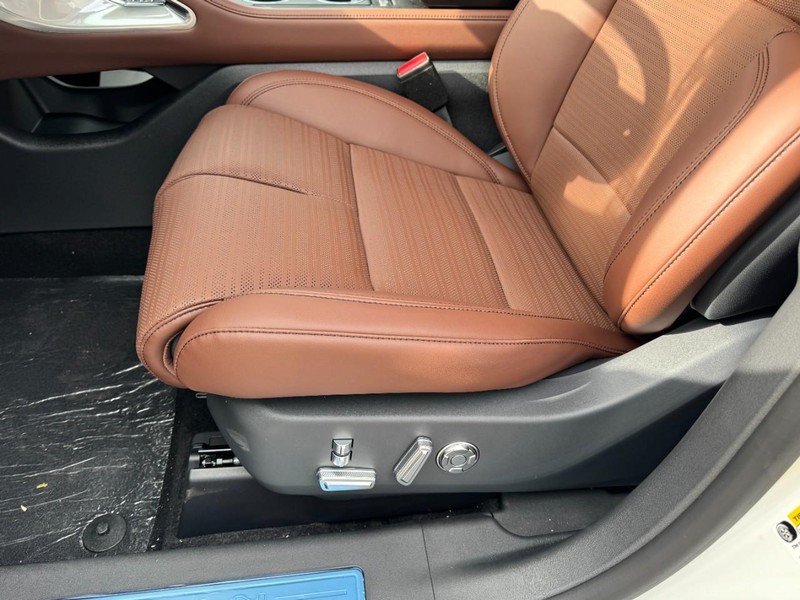 Lincoln Nautilus Vehicle Full-screen Gallery Image 26